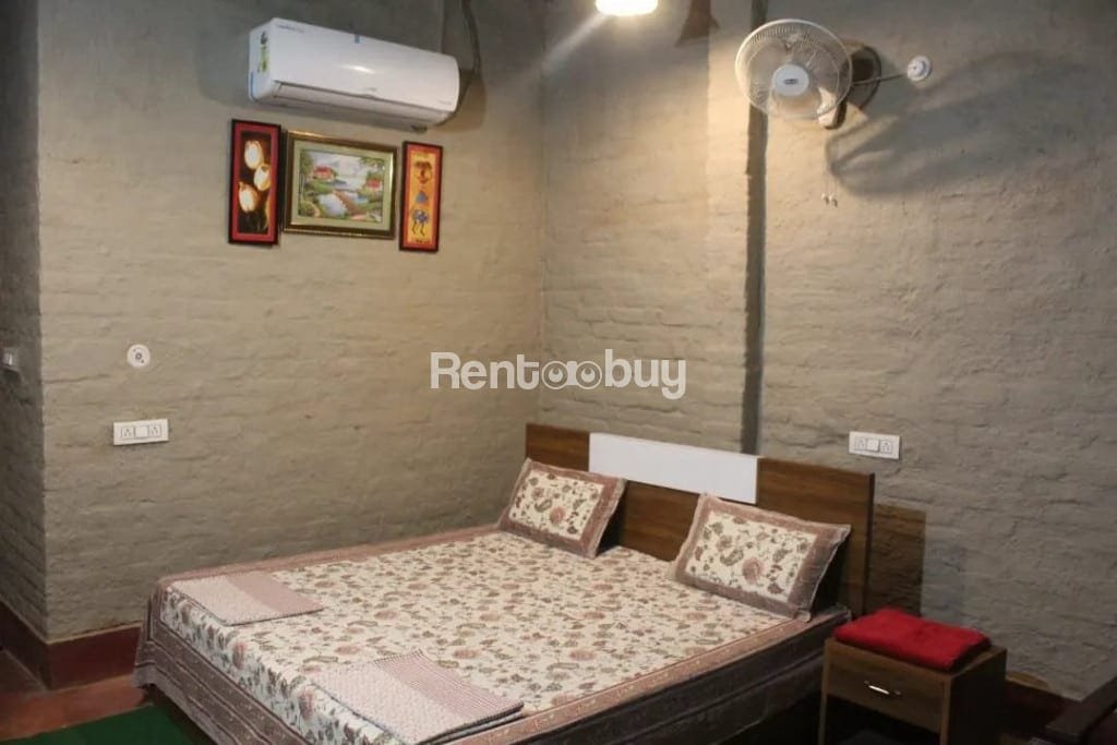 Woodpecker Home Stay